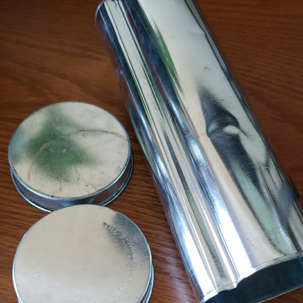 Pampered Chef- Set of 4 Silver Metal Baking Molds